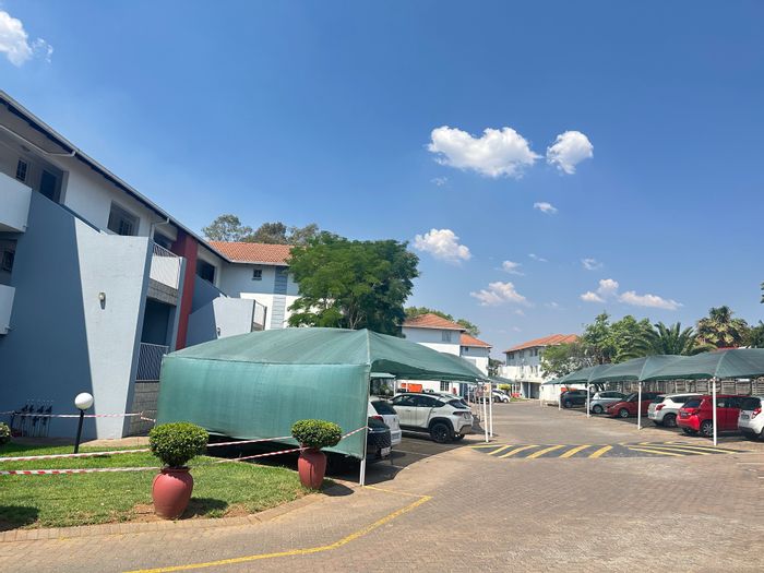 2-Bedroom Apartment To Rent in Groenkloof Estate with Pool and Furnished Amenities.