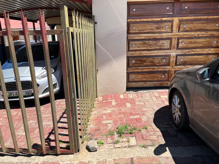 For Sale: House in Tasbet Park with 3 bedrooms, garage, and secure complex.