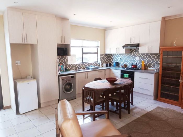 Colchester Central House To Rent: 1 bedroom, shared garden, alarm & WiFi included.