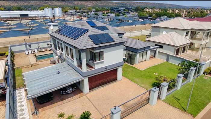 For Sale: House in Montana with pool, solar system, and spacious outdoor area.