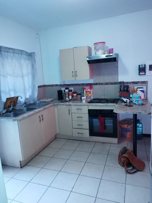 1-Bedroom Apartment For Sale in Witbank Ext 10 with balcony and gourmet kitchen.