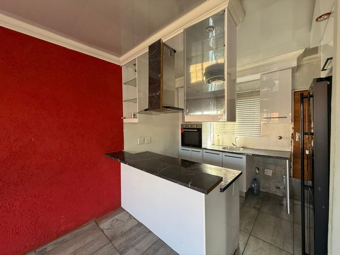 Duvha Park House For Sale: 3 beds, 2 baths, spacious yard, secure parking.