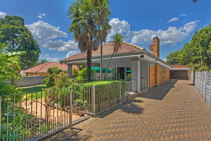 House for Sale in Highlands North: 4 Bedrooms, Pool, Inverter, Staff Accommodation.