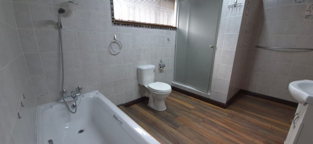 Main House En-Suite Bathroom