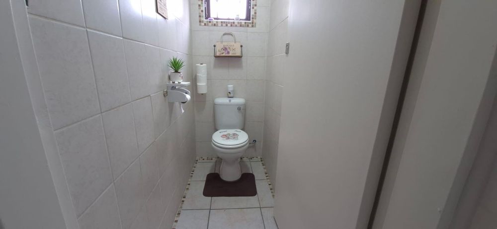 Flatlet Guest Toilet
