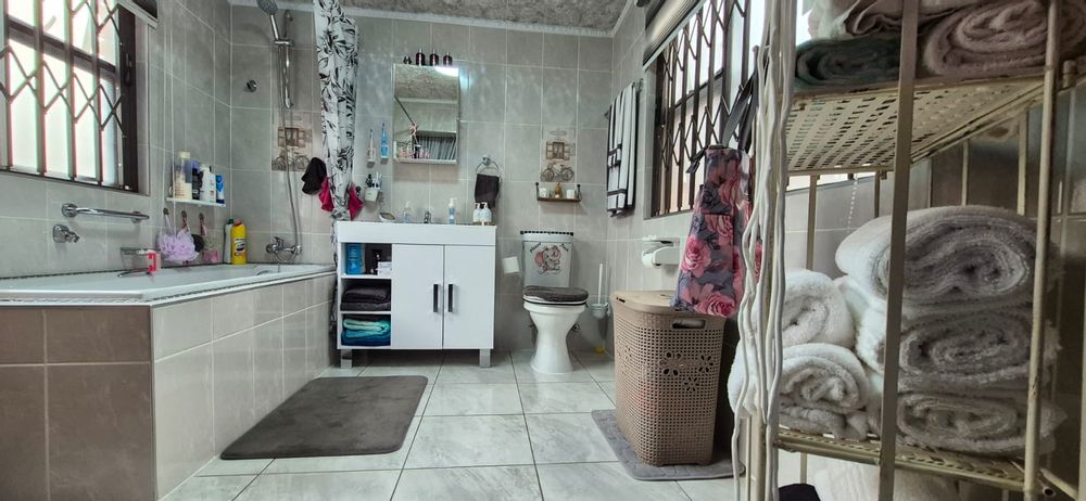 Flatlet En-Suite Bathroom