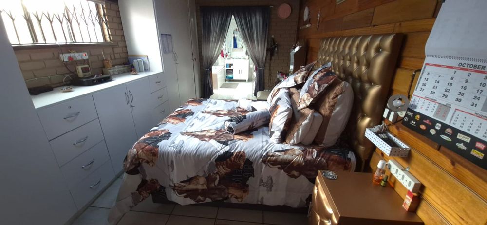 Flatlet Master Bedroom