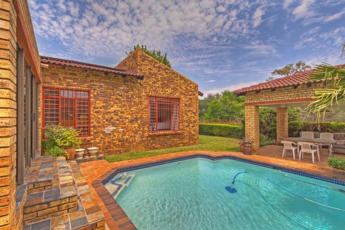 Paulshof House For Sale: Open-plan living, pool, office space, inverter system.