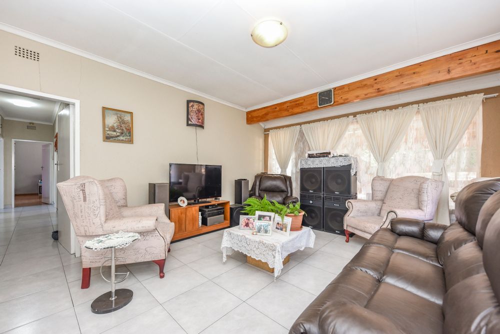 Open plan lounge and dining area