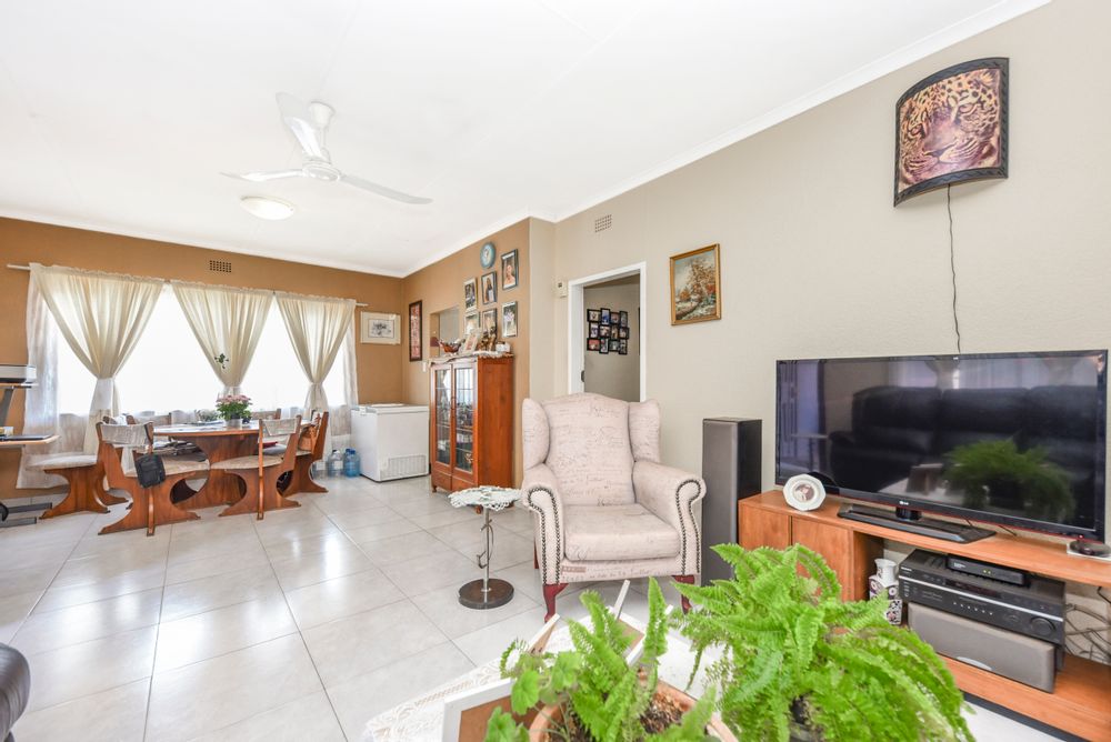 Open plan lounge and dining area