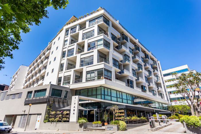 Claremont Upper Apartment To Rent: 2 beds, 2 baths, balconies, gym, pool.