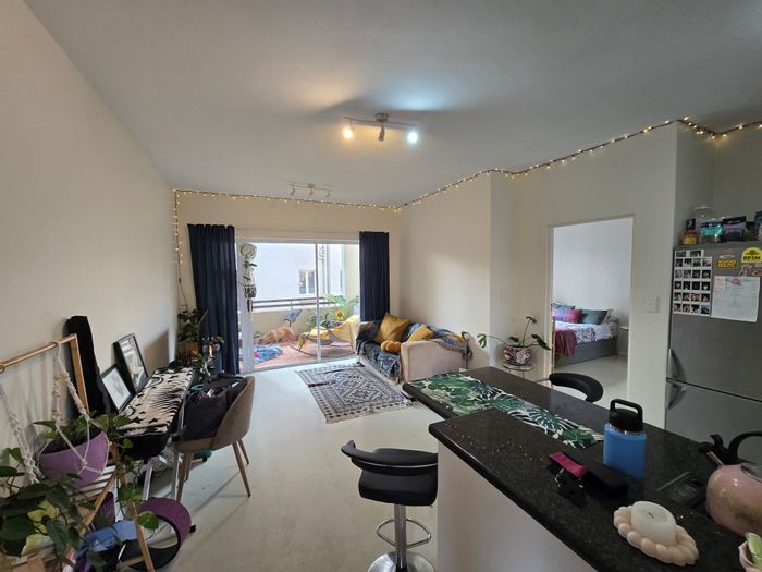 1-Bedroom apartment in Sheffield Beach with pool, clubhouse, and pet-friendly amenities. To Rent.