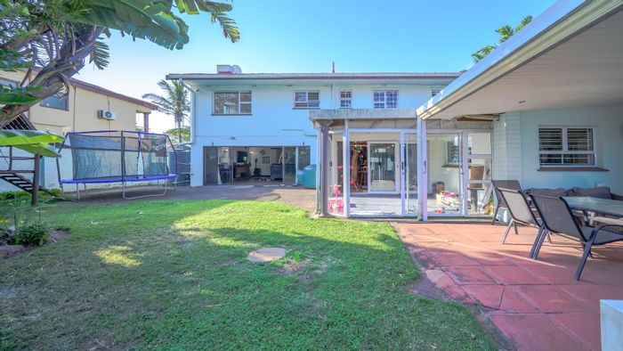 For Sale: Spacious Ballito Central house with pool, flatlet, and solar backup.
