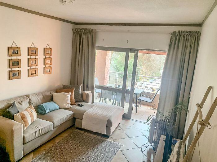 Bryanston Apartment For Sale: 1 Bed, Pool, Tennis Court, Secure Living.