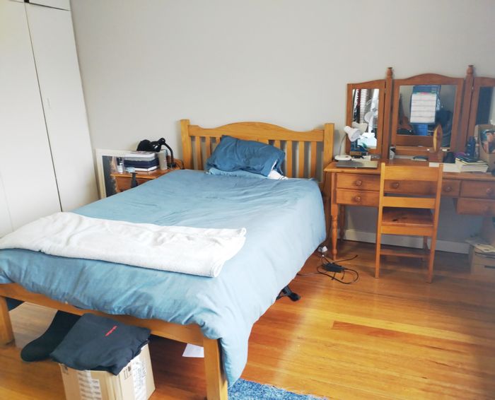 1-Bedroom Apartment in Summerstrand To Rent, near beach and amenities, shared facilities.