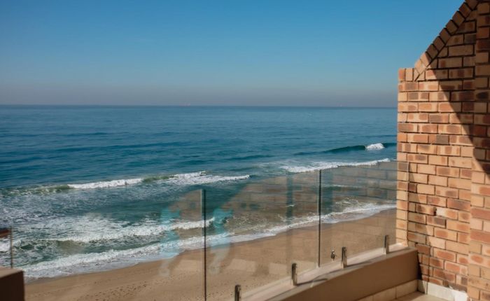 Ocean view apartment for sale in Umdloti Beach, 3 beds, pool access.
