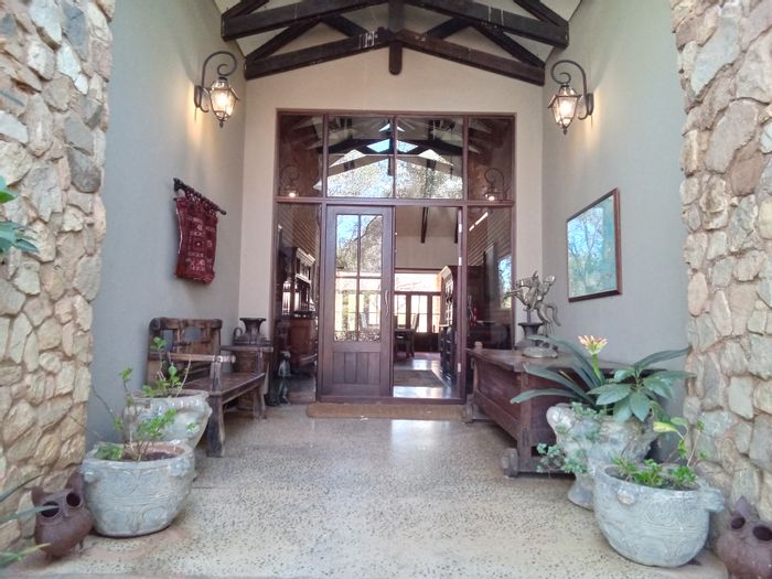 For Sale: Scheerpoort AH Small Holding with 11 bedrooms, pool, tennis court.