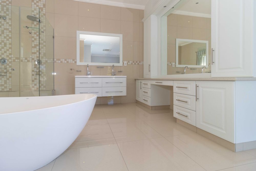 En-suite bathroom