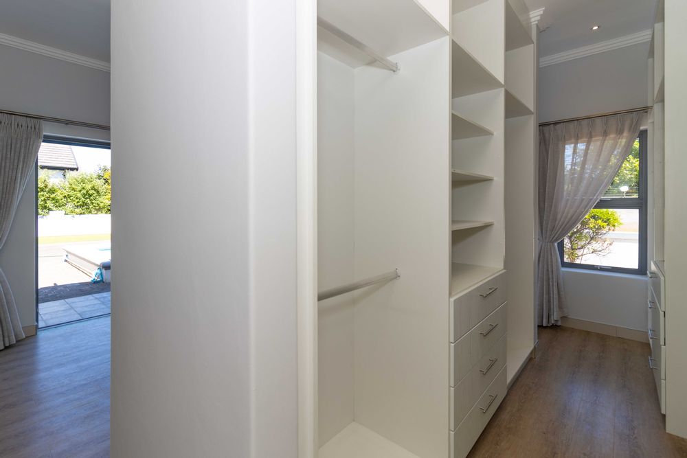 Walkin dressing room