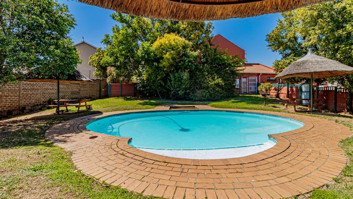 Vorna Valley Apartment For Sale: 2 bedrooms, balcony, pool, secure parking.