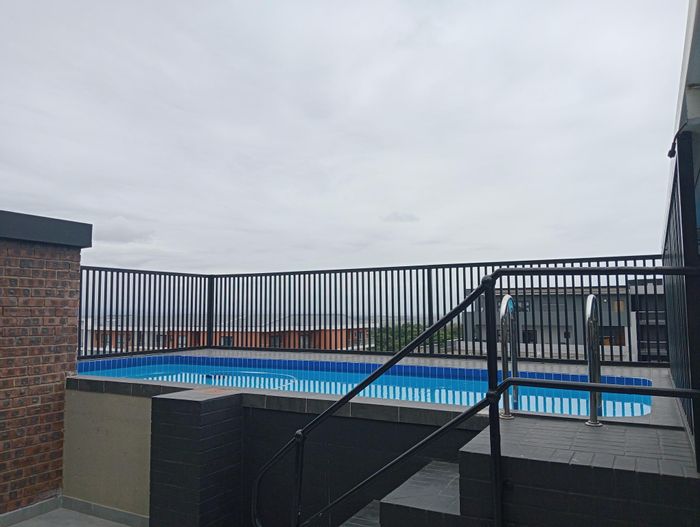 For Sale: 1-Bedroom Apartment in Umhlanga Ridge with 24/7 Security and Balcony.