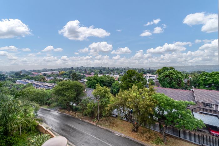 For Sale: Apartment in Robin Hills with gym, hiking trail, and secure parking.