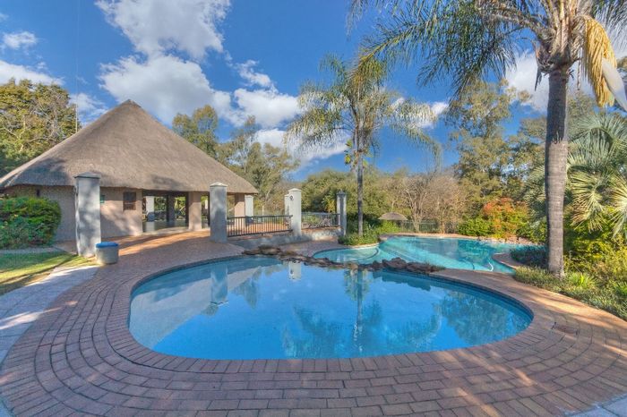 Apartment To Rent in Jukskei Park with private garden and communal amenities.