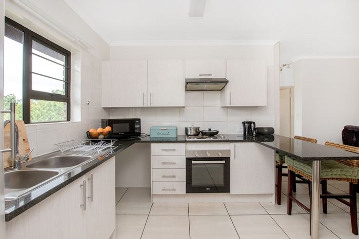 Honeydew Apartment For Sale: 2 Bedrooms, balcony, parking, near shopping and schools.