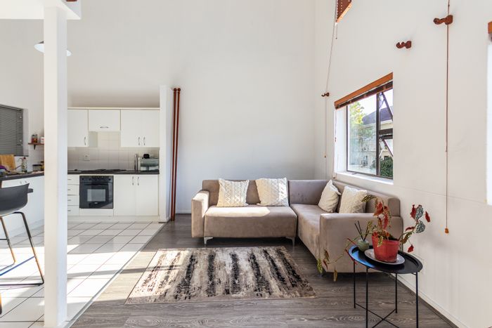 For Sale: Kenilworth Apartment with 24-hour security, mountain views, and parking.