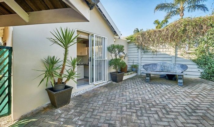 Furnished Apartment To Rent in Darrenwood: Includes utilities, parking, and kitchenette.