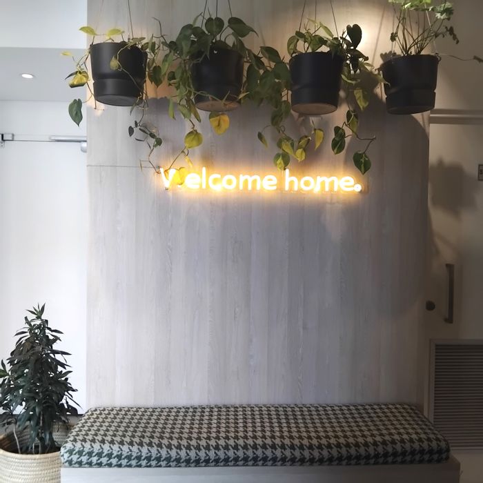 To Rent: Sea Point Apartment with balcony, gym access, rooftop pool, and concierge.