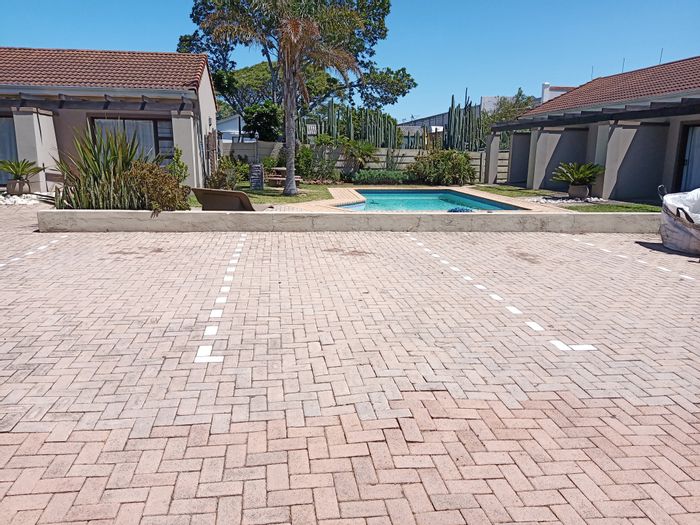 1-Bedroom Apartment To Rent in Newton Park with WiFi, parking, and communal pool.