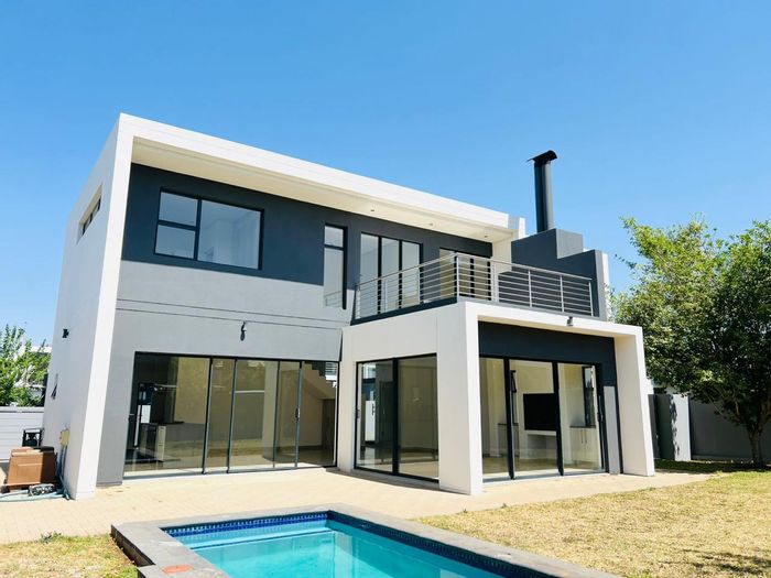 For Sale: House in Midstream Meadows with 3 beds, parks, trails, and security.