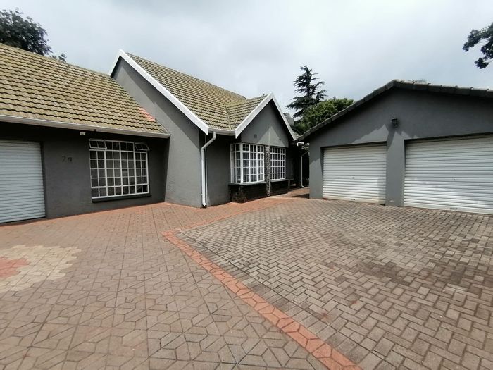 For Sale: House in Birchleigh with 3 bedrooms, lapa, braai area, and security.