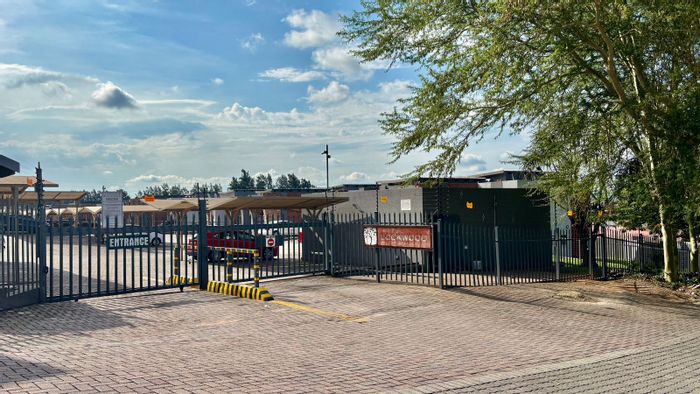 2 Bedroom Apartment To Rent in Nelspruit Ext 29 with patio and carport.