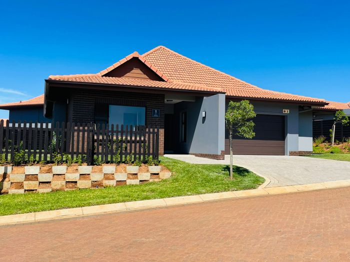 Izinga Ridge House For Sale: 3 beds, 2 baths, open-plan living, secure estate.