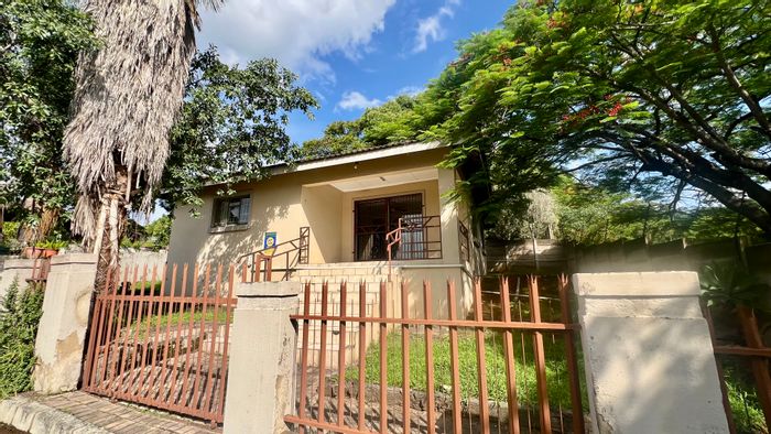 2 Bedroom House To Rent in Nelspruit Ext 2 with enclosed garden and parking.