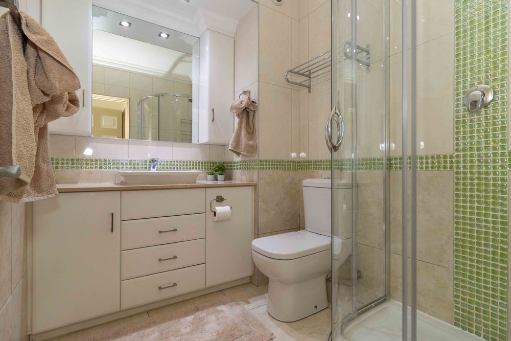 2nd Bedroom En-suite