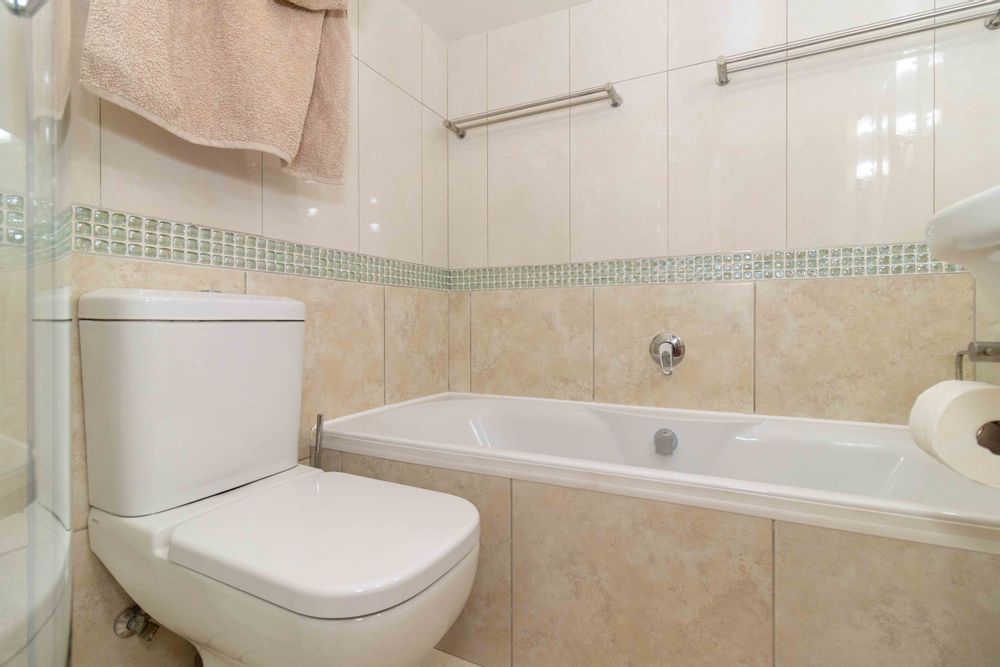 3rd Bathroom en suite