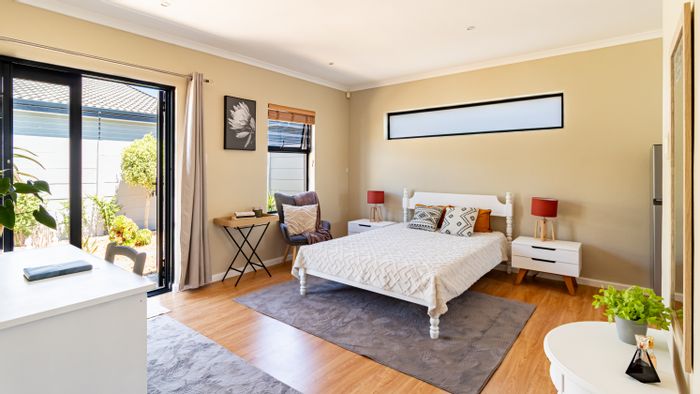 Parklands North Apartment To Rent: 1 bed, secure parking, includes utilities and WiFi.