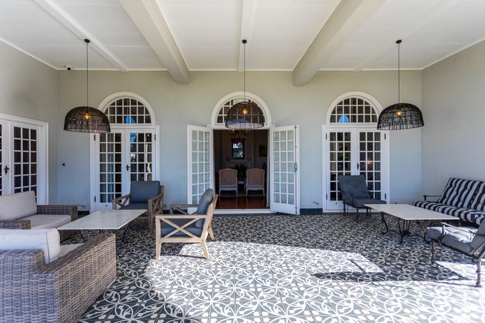 Claremont Upper Apartment To Rent: Exclusive amenities in a historic estate setting.