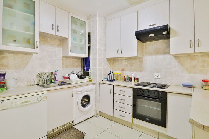 1-Bedroom Apartment in Humewood to Rent, Furnished with Communal Amenities.