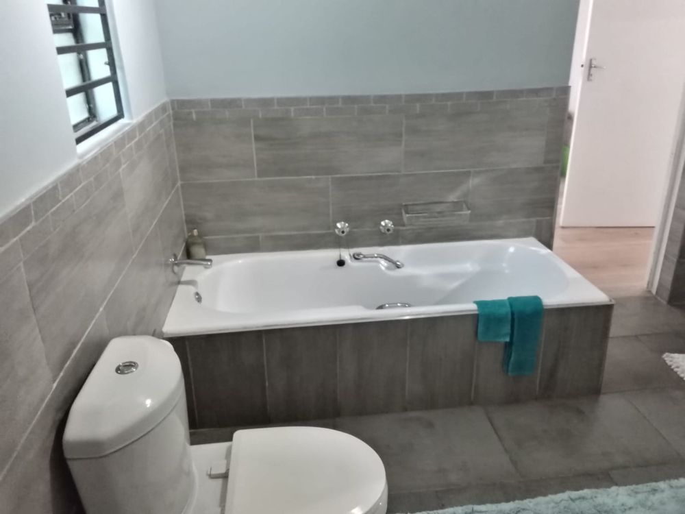 Main Bed  1 Bath room