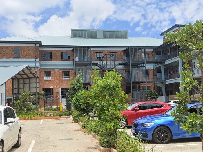 Braamfontein Apartment To Rent: 2 Bedrooms, private balcony, 24hr security, pets allowed.
