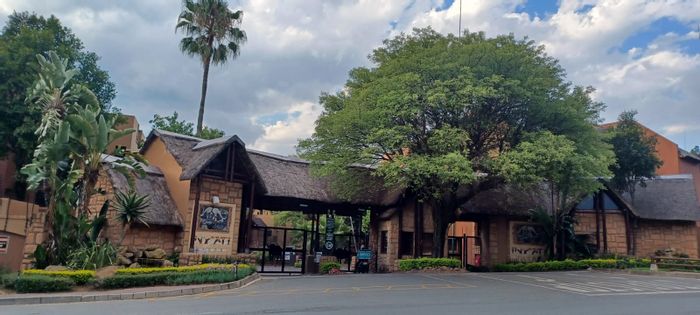 For Sale: 2-Bedroom Apartment in Douglasdale with Pool, Gym, and Pet-Friendly Garden.