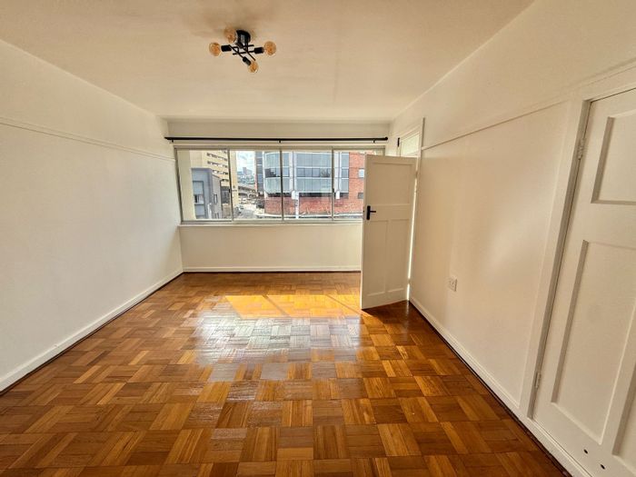 To Rent: 2-Bedroom Apartment in Musgrave, across from Shopping Centre, secure access.