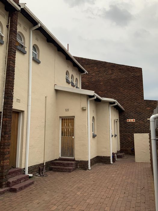 For Sale: Cluster in Boksburg South with private yard, 3 beds, and carport.