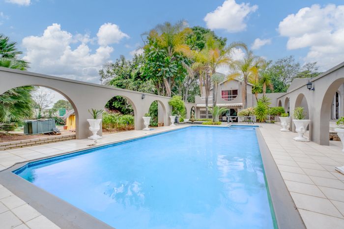 For Sale: Spacious Robin Hills house with pool, tennis court, and cottage.