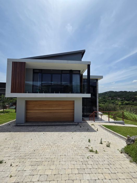 For Sale: House in Palm Lakes Estate with guest suite, garden, and estate amenities.