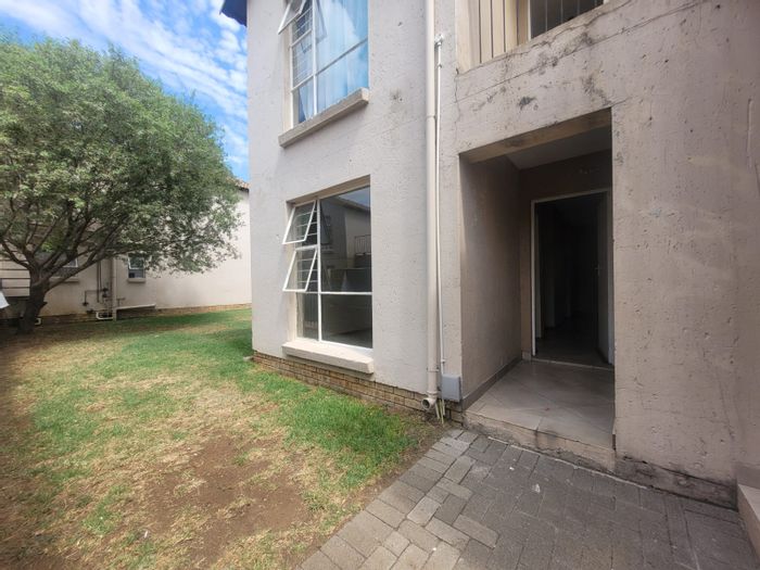 2-Bedroom Apartment To Rent in Albertsdal, with security, balcony, and pet-friendly.